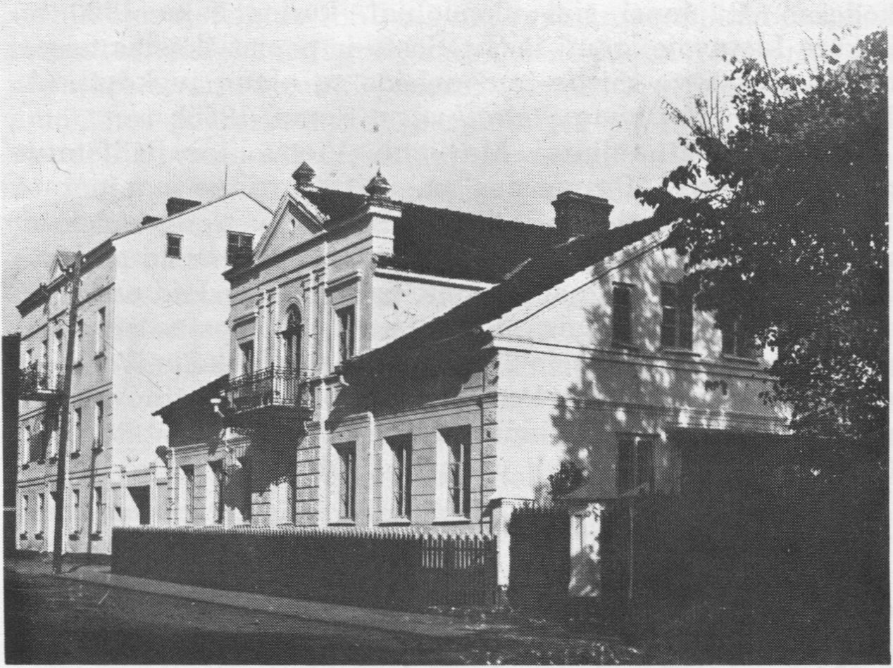  Vienuolijos centrinis namas