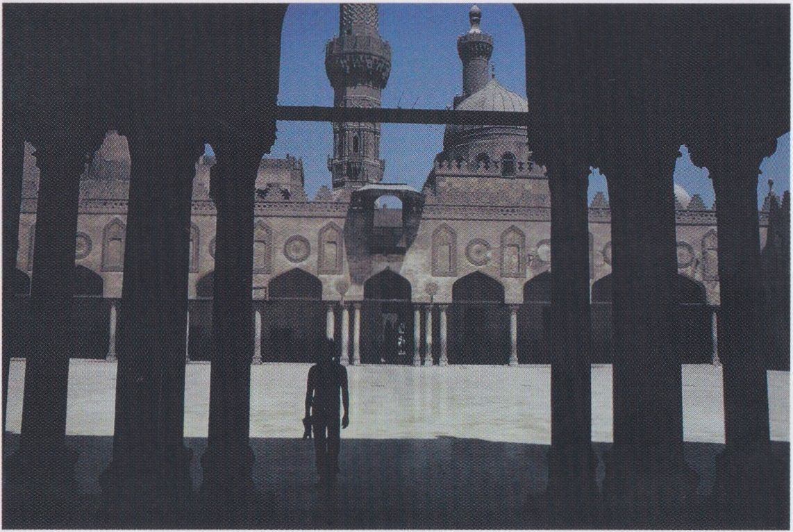 Kairas. Al Azhar universiteto (įk. X a.) mečetės kiemas